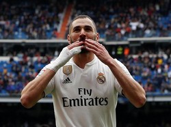 Karim Benzema pernah tertangkap sedang menyewa wanita prostitusi di bawah umur saat masih di Lyon bersama dua temannya Sydney Govou dan Franck Ribery. Lalu kariernya di Timnas Prancis hancur karena skandal pemerasan terkait video seks yang melihatkan Mathieu Valbuena. (Susana Vera/REUTERS)