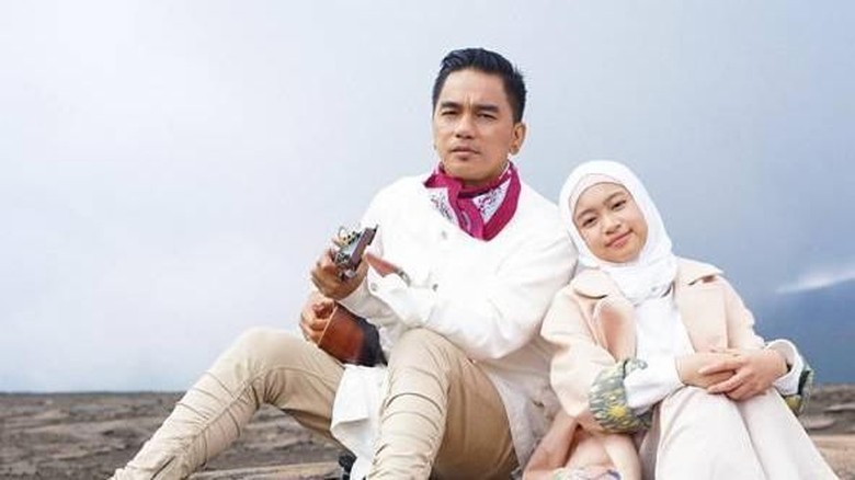 Terbiasa Berbahasa Inggris, Zara Leola Kesulitan Bawa Lagu Religi Ungu Terbiasa Berbahasa Inggris, Zara Leola Kesulitan Bawa Lagu Religi Ungu
