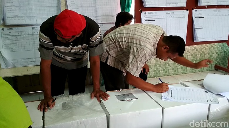 Hitung Ulang 2 TPS di Blitar yang Dituduh Gelembungkan Suara Sudah Final Hitung Ulang 2 TPS di Blitar yang Dituduh Gelembungkan Suara Sudah Final