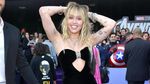 Wajah Bahagia Miley Cyrus dan Liam Hemsworth di Red Carpet Endgame