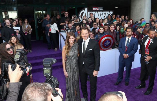 Senin (22/4/2019) malam, akhirnya Chris Pratt menggandeng sang kekasih di premier film Avengers: Endgame di Hollywood, California. Ini merupakan penampilan perdana mereka di acara publik setelah beberapa bulan berpacaran. Foto: Getty Images