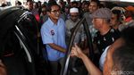 Kunjungi Relawan di Penjaringan, Sandiaga Diserbu Emak-emak