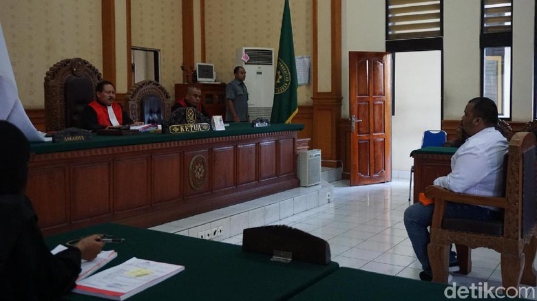 Kasus Narkoba, Anak Ketua DPRD Klungkung Divonis 8 Bulan Bui Kasus Narkoba, Anak Ketua DPRD Klungkung Divonis 8 Bulan Bui