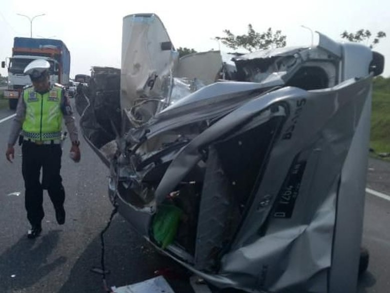 3 Mobil Tabrakan di Tol Cipali, 4 Orang Tewas 3 Mobil Tabrakan di Tol Cipali, 4 Orang Tewas