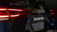 Harganya mencapai Rp 679 juta off the road, beda tipis dengan Mercedes-Benz A-Class yang dijual seharga Rp 675 juta off the road.