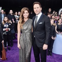 Keduanya serasi berbusana monokrom untuk hadir di penayangan perdana franchise film paling ditunggu ini. Chris tampak mengenakan setelan jas hitam, sementara Katherine cantik bergaun asimetris berhias payet. Foto: Getty Images