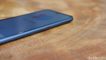 Punya resolusi 1520 x 720 pixel (HD+) dengan notch tetesan air. (Foto: detikINET/Adi Fida Rahman)