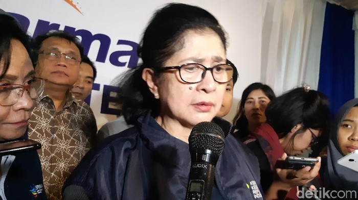 Menkes Nila Moeloek menggerakkan dinas kesehatan terkait banyaknya petugas KPPS yang meninggal di Pemilu 2019. (Foto: Aisyah Kamaliah/detikHealth) Menkes Nila Moeloek menggerakkan dinas kesehatan terkait banyaknya petugas KPPS yang meninggal di Pemilu 2019. (Foto: Aisyah Kamaliah/detikHealth)