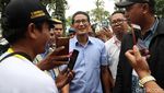 Kunjungi Relawan di Penjaringan, Sandiaga Diserbu Emak-emak