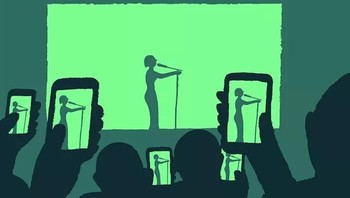 Menikmati konser dewasa ini. Foto: Jean Jullien