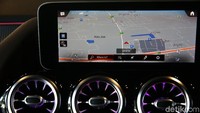 Sejumlah perangkat digital disematkan di mobil ini.