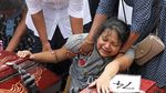 Iring-iringan Peti Jenazah di Pemakaman Korban Bom Paskah Sri Lanka