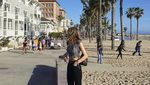 Foto: Adu Cantik Pantai Santa Monica dengan Personal Blackpink