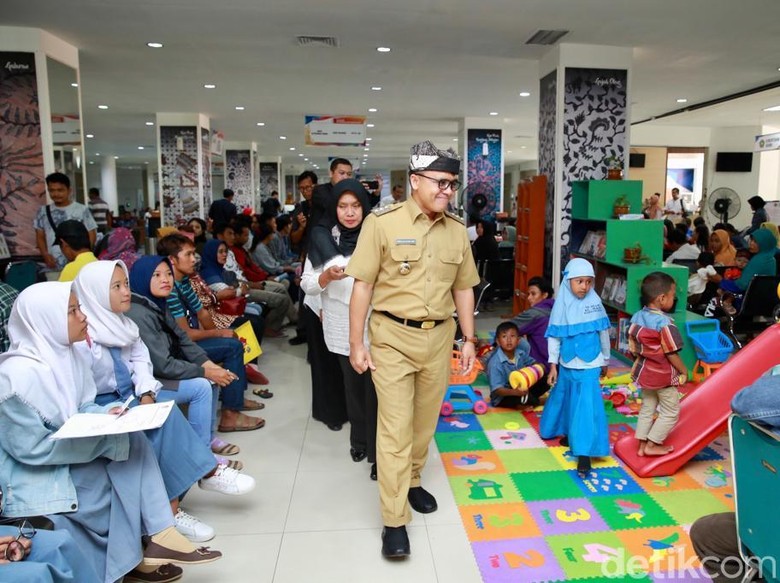 Diundang Jokowi ke Istana, Bupati Anas: Beliau Dengarkan Aspirasi Daerah Diundang Jokowi ke Istana, Bupati Anas: Beliau Dengarkan Aspirasi Daerah