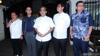 Hadir pula Sekjen Partai Berkarya Priyo Budi Santoso.