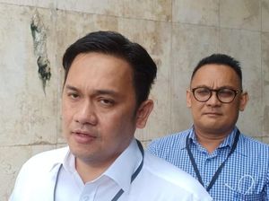 Farhat Abbas Ngaku Sudah Izin Bawa HP Saat Besuk Galih Ginanjar di Rutan