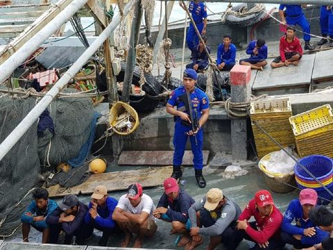 Foto: Polri berhasil menangkap dua kapal asing asal Vietnam di Natuna, Batam (Agus Siswanto Siagian/detikcom).