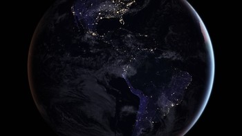 Foto Bumi ini merupakan hasil penggabungan ilmuwan NASA dan menampakkan sisi benua Amerika pada malam hari. Foto: NASA