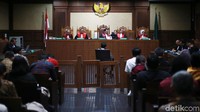 Hakim Pengadilan Tipikor membacakan vonis untuk Idrus Marham.