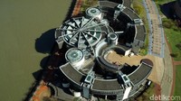 Lihat saja bangunan beraksitektur unik ini. Sebuah bukti nyata bahwa Dusseldorf juga punya sisi modern dan artsy (Wahyu Setyo/detikcom)  