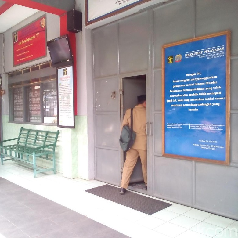 Anggota Begal Remaja Kudus Kerjakan Soal UN SMP di Rutan Anggota Begal Remaja Kudus Kerjakan Soal UN SMP di Rutan