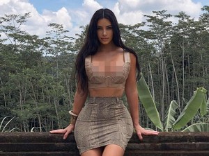 Liburan di Bali, Kim Kardashian Pamer Foto Seksi