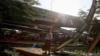 Tak heran dengan beragam fasilitas tersebut RPTRA Sungai Bambu menjadi tempat favorit anak-anak untuk bermain.