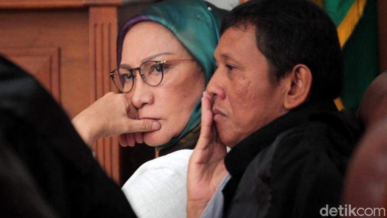 Rocky Gerung Jengkel dengan Ratna, Pengacara Beri Penjelasan Rocky Gerung Jengkel dengan Ratna, Pengacara Beri Penjelasan