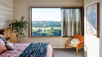 Terakhir ada Hotel Lon Retreat di negara bagian Victoria, Australia. Berlokasi di Bellarine Peninsula, hotel dengan tujuh kamar ini memiliki interior yang terinspirasi dari suasana di sekelilingnya (Lon Retreat)