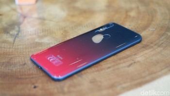 Redmi 7 dibuat tahan percikan air. (Foto: detikINET/Adi Fida Rahman)