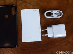 Unboxing Redmi 7, Ponsel Entry Level Rp 1,5 Jutaan