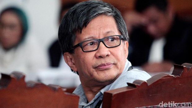 Rocky Gerung di sidang Ratna Sarumpaet.