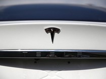 Gelombang PHK Hantam Tesla,  Ratusan Karyawan Dipecat