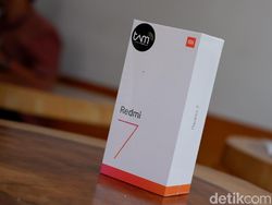 Unboxing Redmi 7, Ponsel Entry Level Rp 1,5 Jutaan
