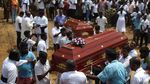 Iring-iringan Peti Jenazah di Pemakaman Korban Bom Paskah Sri Lanka