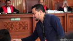 Ekspresi Tompi Saat Bersaksi di Sidang Ratna Sarumpaet