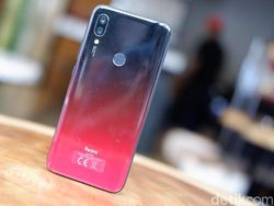 Unboxing Redmi 7, Ponsel Entry Level Rp 1,5 Jutaan