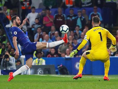Si Biru Diredam Burnley di Stamford Bridge
