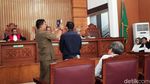 Ekspresi Tompi Saat Bersaksi di Sidang Ratna Sarumpaet