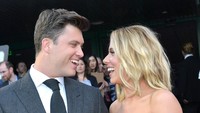 Scarlett juga mengajak kekasihnya itu, Colin Jost dalam acara tersebut. Amy Sussman/Getty Images