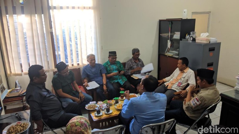 Pengurus PKB Lamongan Datangi KPU, Protes Soal Penggelembungan Suara Pengurus PKB Lamongan Datangi KPU, Protes Soal Penggelembungan Suara