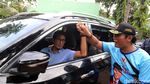 Kunjungi Relawan di Penjaringan, Sandiaga Diserbu Emak-emak