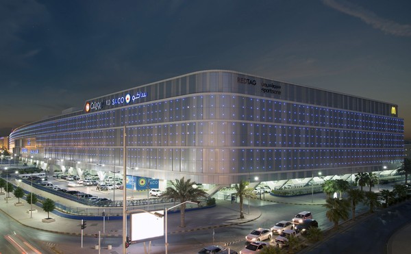 Mal itu bernama Al Qasr Mall dan berada di selatan Riyadh. Ini adalah salah satu mal terbesar di Riyadh. (Al Qasr Mall/Facebook) Mal itu bernama Al Qasr Mall dan berada di selatan Riyadh. Ini adalah salah satu mal terbesar di Riyadh. (Al Qasr Mall/Facebook)