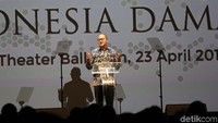 Selain itu, menurut dia, kedua pasangan capres-cawapres sebaiknya juga bertemu di tengah situasi yang keruh ini.