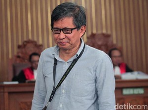 Rocky Gerung Dikecam Sana Sini Usai Senggol Ganjar-Puan Maharani