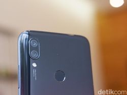Unboxing Redmi 7, Ponsel Entry Level Rp 1,5 Jutaan