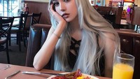 Kepada 731 ribu pengikutnya, Kina aktif mengunggah foto di Instagram. Kala di Amerika Serikat, ia sarapan dengan bacon dan telur orak-arik. Foto: Instagram kinashen
