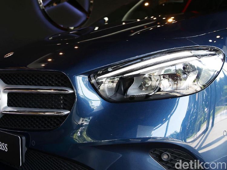 Melihat Lebih Dekat Mercedes-Benz B200 yang Makin Canggih