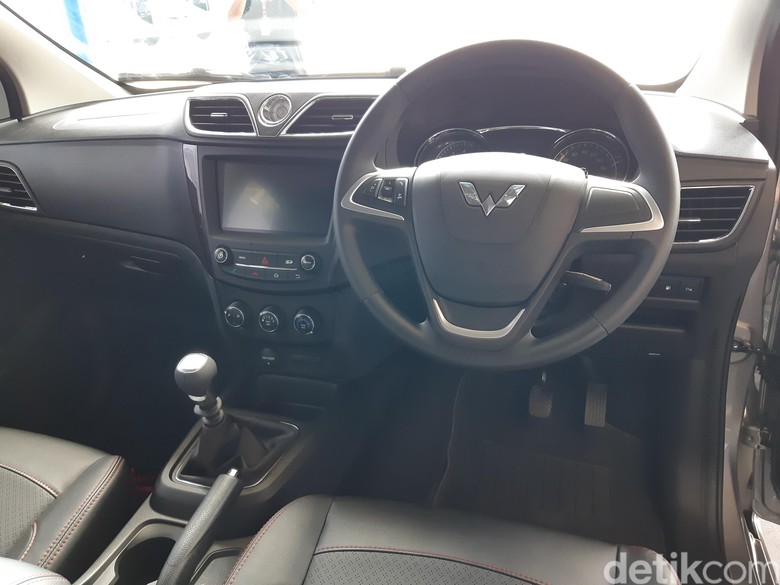 Wuling Confero S ACT Tanpa Pedal Kopling. Foto: Ruly Kurniawan/detikcom Wuling Confero S ACT Tanpa Pedal Kopling. Foto: Ruly Kurniawan/detikcom