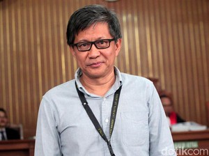 Sentilan-sentilan Rocky Gerung di Sidang Munarman